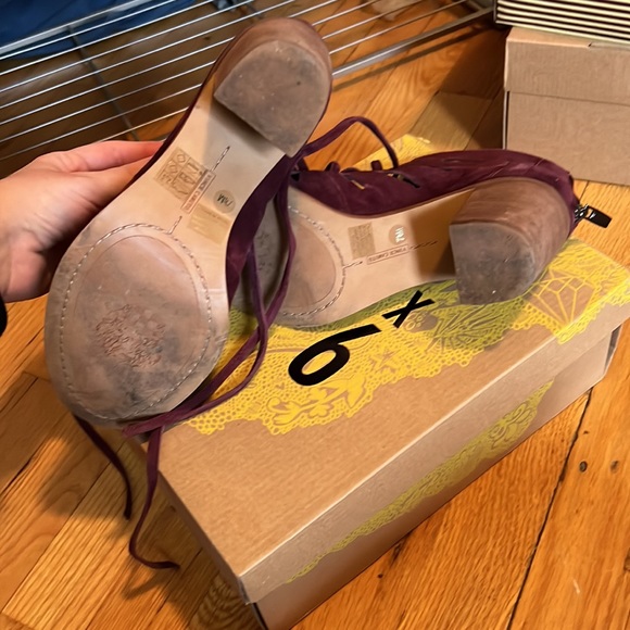 VINCE CAMUTO TRESSA ANKLE BOOTIE - Picture 3 of 5